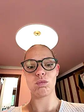 Snapshot of Wildmaca chatting on October 20, 2025, 7:20 am Wildmaca online show from October 20, 2025, 7:20 am