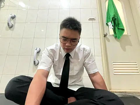 greenteazhang online show from November 24, 2025, 3:12 pm