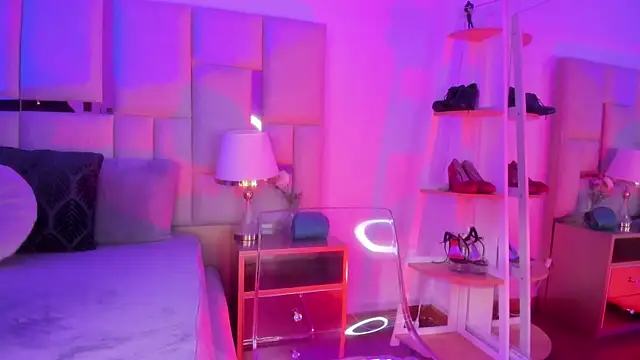 Snapshot of Violett_Novoa chatting on January 9, 2026, 7:54 pm Violett Novoa online show from January 9, 2026, 7:54 pm