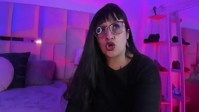 Snapshot of Violett_Novoa chatting on January 13, 2026, 8:35 pm Violett Novoa online show from January 13, 2026, 8:35 pm