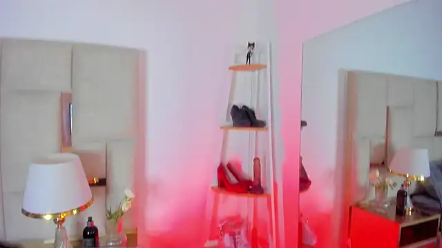 Snapshot of Violett_Novoa chatting on November 26, 2025, 11:54 am Violett Novoa online show from November 26, 2025, 11:54 am