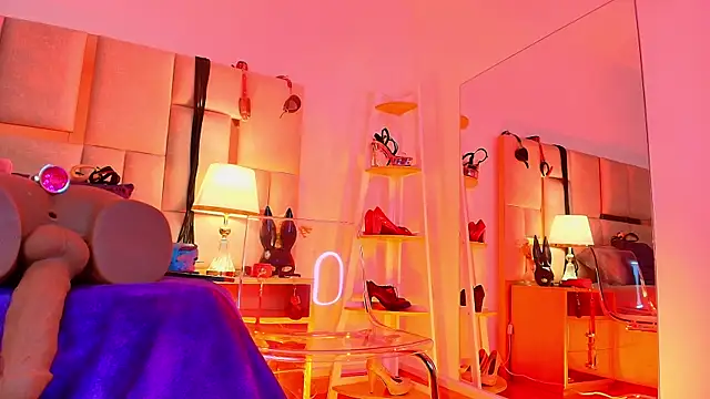 Snapshot of Violett_Novoa chatting on November 10, 2025, 2:22 pm Violett Novoa online show from November 10, 2025, 2:22 pm