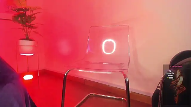 Snapshot of Violett_Novoa chatting on November 4, 2025, 12:09 pm Violett Novoa online show from November 4, 2025, 12:09 pm