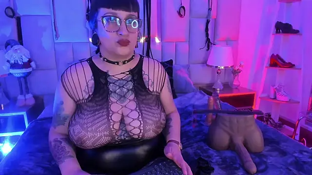 Snapshot of Violett_Novoa chatting on November 28, 2025, 12:27 pm Violett Novoa online show from November 28, 2025, 12:27 pm