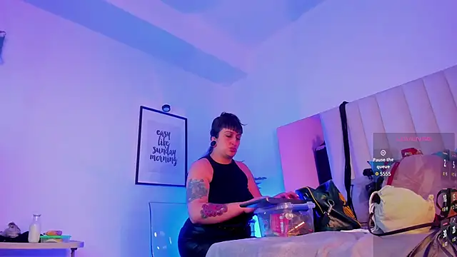 Snapshot of Violett_Novoa chatting on October 15, 2025, 11:51 am Violett Novoa online show from October 15, 2025, 11:51 am