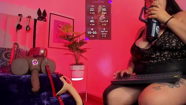 Snapshot of Violett_Novoa chatting on November 1, 2025, 12:10 pm Violett Novoa online show from November 1, 2025, 12:10 pm