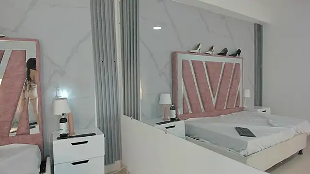 Megan Sweetas online show from October 21, 2025, 6:29 pm