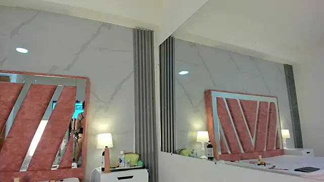 Megan Sweetas online show from October 26, 2025, 7:47 pm