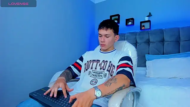 Thomas moon online show from December 14, 2025, 12:55 pm