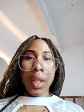 Snapshot of Elowen_Clark chatting on February 12, 2026, 8:08 pm Elowen Clark online show from February 12, 2026, 8:08 pm