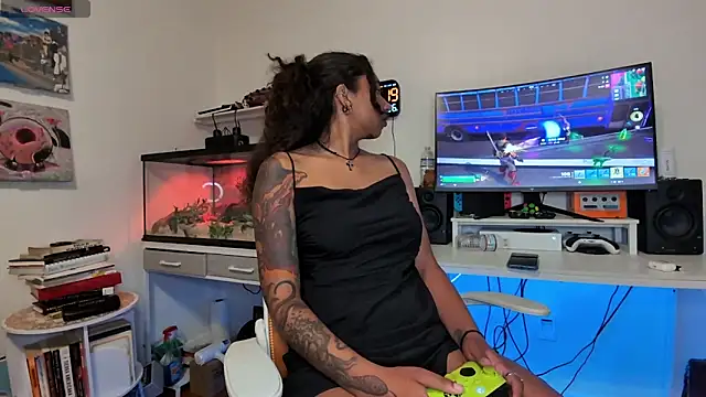 onlystrings online show from March 27, 2026, 2:20 am