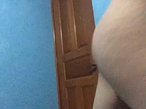 Snapshot of Luisgg18 chatting on November 17, 2025, 4:16 am Luisgg18 online show from November 17, 2025, 4:16 am