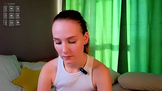 QueenieHathaway online show from September 23, 2025, 1:23 am