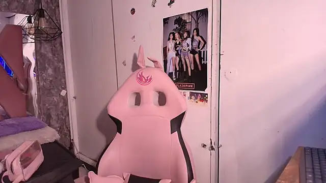 Snapshot of Terraelowen chatting on October 7, 2025, 11:44 am Terraelowen online show from October 7, 2025, 11:44 am