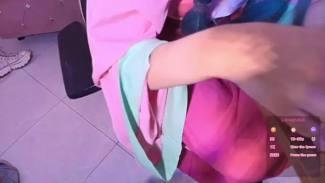 Snapshot of Terraelowen chatting on October 31, 2025, 12:35 pm Terraelowen online show from October 31, 2025, 12:35 pm