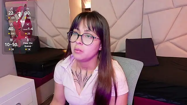 sophiaa 7 online show from October 7, 2025, 2:40 pm