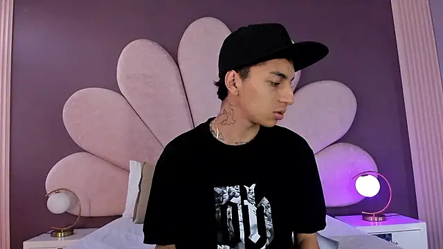 NickandAbby  online show from February 7, 2026, 12:24 pm