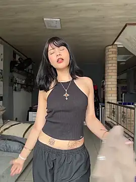 TatiLee online show from May 5, 2026, 4:43 pm