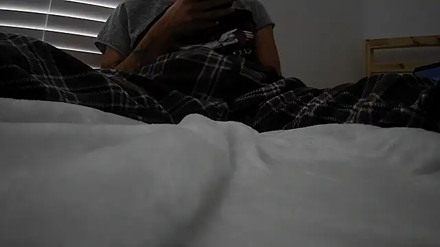 8inchess online show from September 18, 2025, 5:05 pm