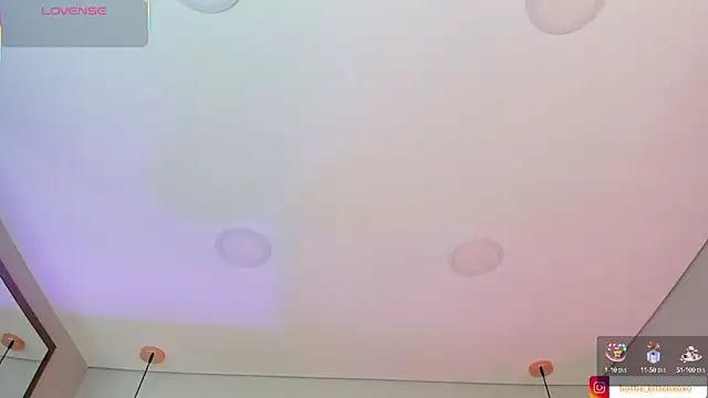 Viollet xoxo online show from October 17, 2025, 8:21 pm