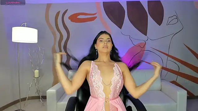 MiaLaurence online show from April 10, 2026, 8:38 pm