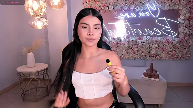 MiaLaurence online show from March 26, 2026, 7:12 pm