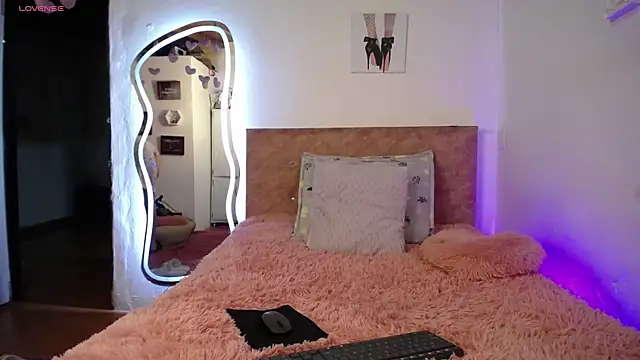 Snapshot of solpeich chatting on November 7, 2025, 10:03 pm solpeich online show from November 7, 2025, 10:03 pm