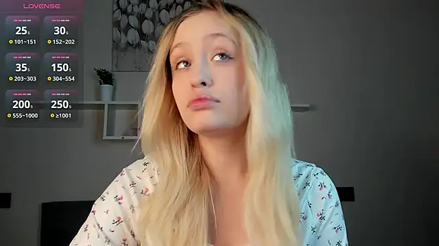 Snapshot of Julliakoill chatting on November 14, 2025, 12:31 pm Julliakoill online show from November 14, 2025, 12:31 pm