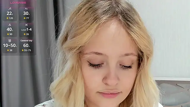 Snapshot of Julliakoill chatting on October 11, 2025, 7:53 am Julliakoill online show from October 11, 2025, 7:53 am