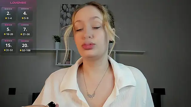 Snapshot of Julliakoill chatting on November 20, 2025, 8:26 am Julliakoill online show from November 20, 2025, 8:26 am