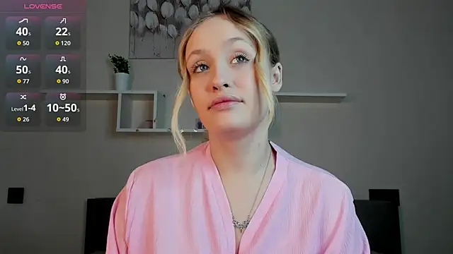 Snapshot of Julliakoill chatting on November 16, 2025, 6:51 am Julliakoill online show from November 16, 2025, 6:51 am