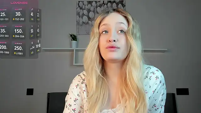 Snapshot of Julliakoill chatting on November 12, 2025, 7:34 am Julliakoill online show from November 12, 2025, 7:34 am