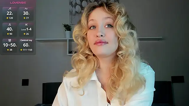 Julliakoill online show from November 28, 2025, 7:52 am