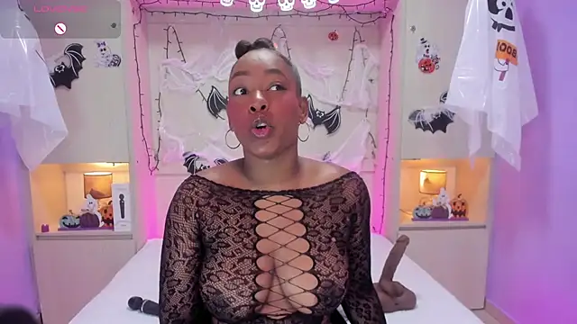 Snapshot of CassiieLondon chatting on October 23, 2025, 4:11 am CassiieLondon online show from October 23, 2025, 4:11 am