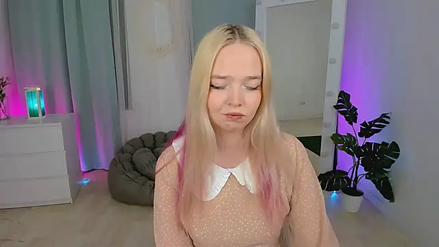 Snapshot of BellaMontgomery chatting on February 6, 2026, 4:03 pm BellaMontgomery online show from February 6, 2026, 4:03 pm