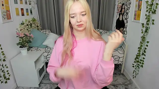 Snapshot of BellaMontgomery chatting on January 18, 2026, 4:32 pm BellaMontgomery online show from January 18, 2026, 4:32 pm