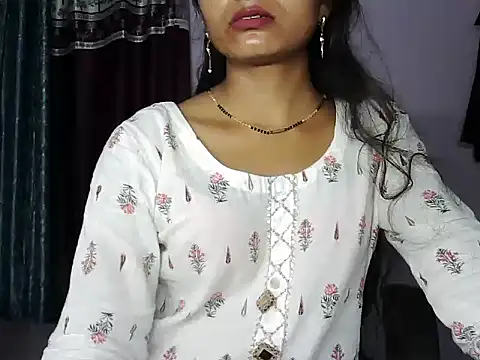 ROSE GOLDE online show from July 19, 2026, 6:22 am