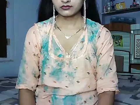 ROSE GOLDE online show from June 18, 2026, 5:50 am