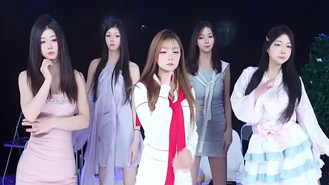 Snapshot of EYgirl222 chatting on January 12, 2026, 8:32 am EYgirl222 online show from January 12, 2026, 8:32 am