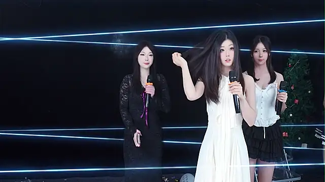 Snapshot of EYgirl222 chatting on January 10, 2026, 8:31 am EYgirl222 online show from January 10, 2026, 8:31 am