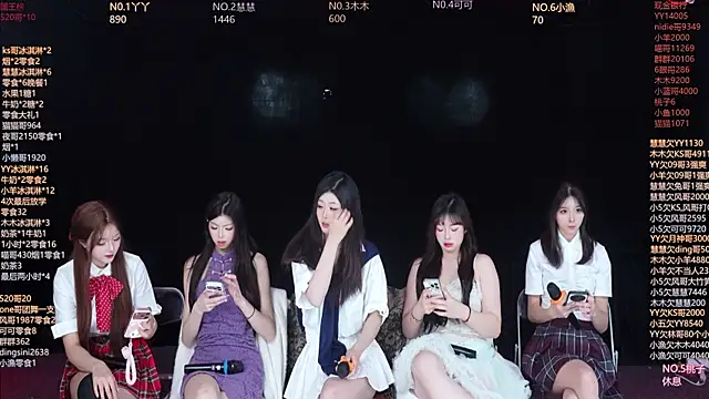 Snapshot of EYgirl222 chatting on January 14, 2026, 8:40 am EYgirl222 online show from January 14, 2026, 8:40 am