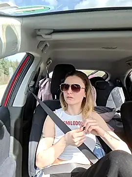 Melly4You online show from April 5, 2026, 11:50 am