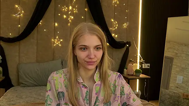 Snapshot of 4example_Chloe chatting on April 20, 2026, 5:21 am 4example Chloe online show from April 20, 2026, 5:21 am