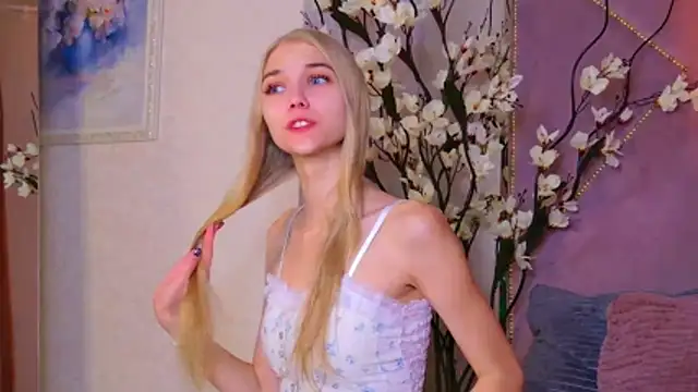 4example Chloe online show from October 24, 2025, 10:36 am