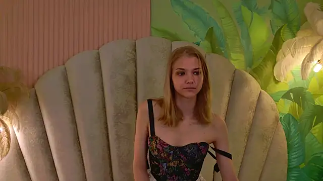 Snapshot of 4example_Chloe chatting on May 24, 2026, 5:40 am 4example Chloe online show from May 24, 2026, 5:40 am