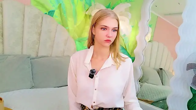 Snapshot of 4example_Chloe chatting on July 8, 2026, 5:52 am 4example Chloe online show from July 8, 2026, 5:52 am