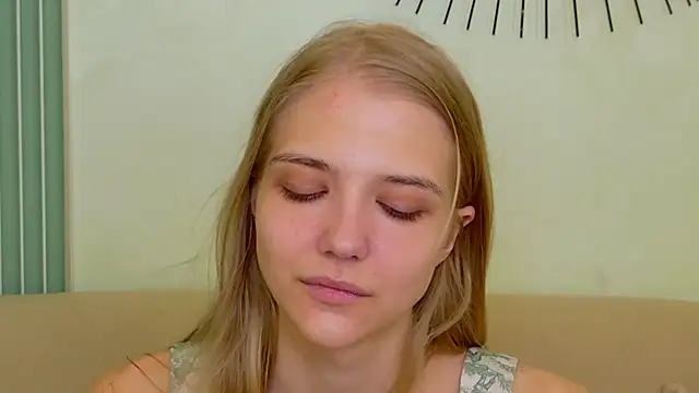 4example Chloe online show from March 22, 2026, 10:39 am