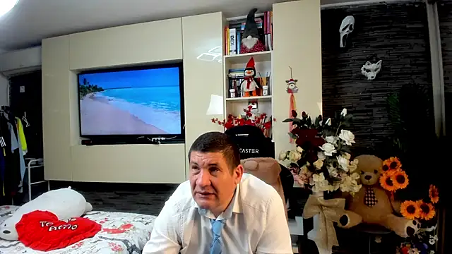 Snapshot of SpartacusDaddy48 chatting on May 29, 2026, 11:38 am SpartacusDaddy48 online show from May 29, 2026, 11:38 am