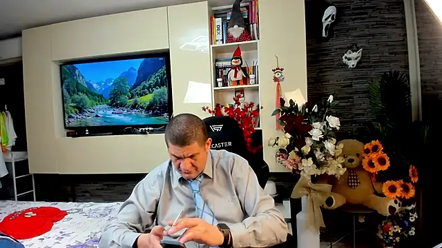 Snapshot of SpartacusDaddy48 chatting on May 13, 2026, 5:25 am SpartacusDaddy48 online show from May 13, 2026, 5:25 am
