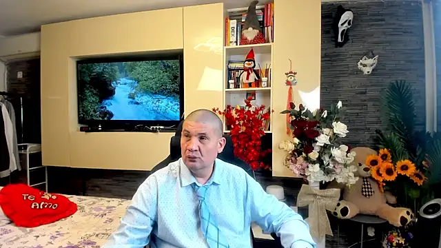 Snapshot of SpartacusDaddy48 chatting on April 30, 2026, 4:25 pm SpartacusDaddy48 online show from April 30, 2026, 4:25 pm